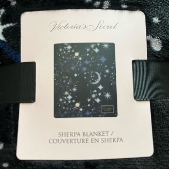 Victoria’s Secret Sherpa Blanket - Picture 2 of 4